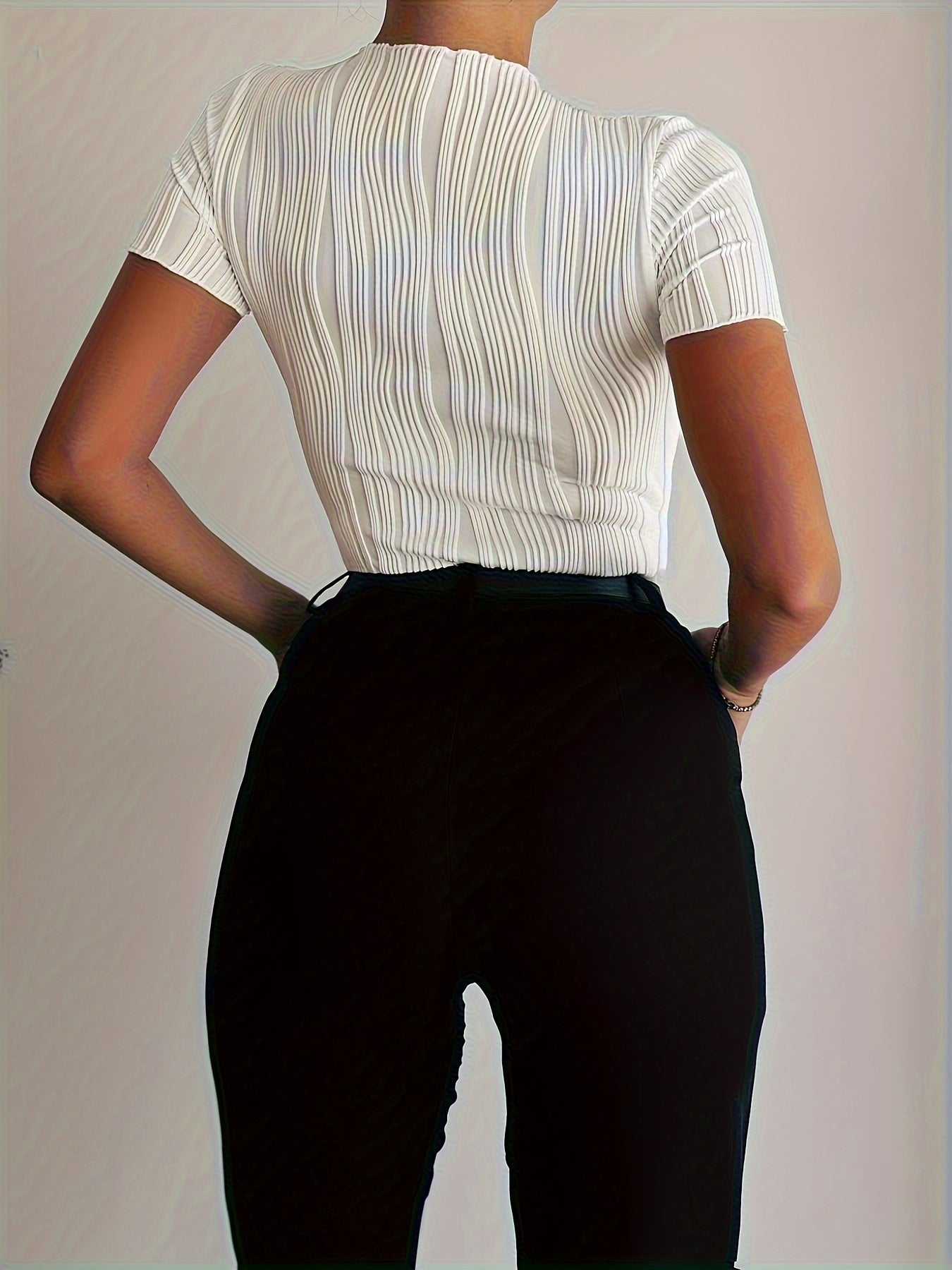 Jessi | Texture T-shirt