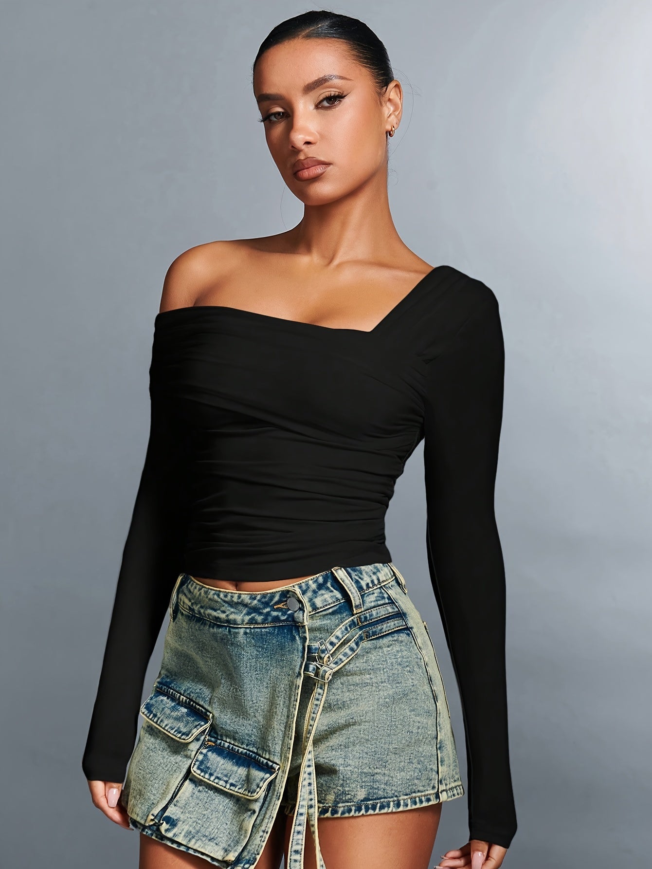Lucy | Off-shoulder T-shirt